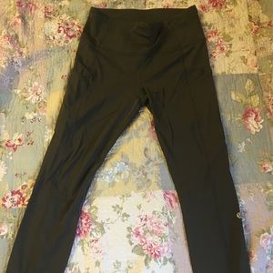 Fast and free 25’ non reflective lululemon tights.